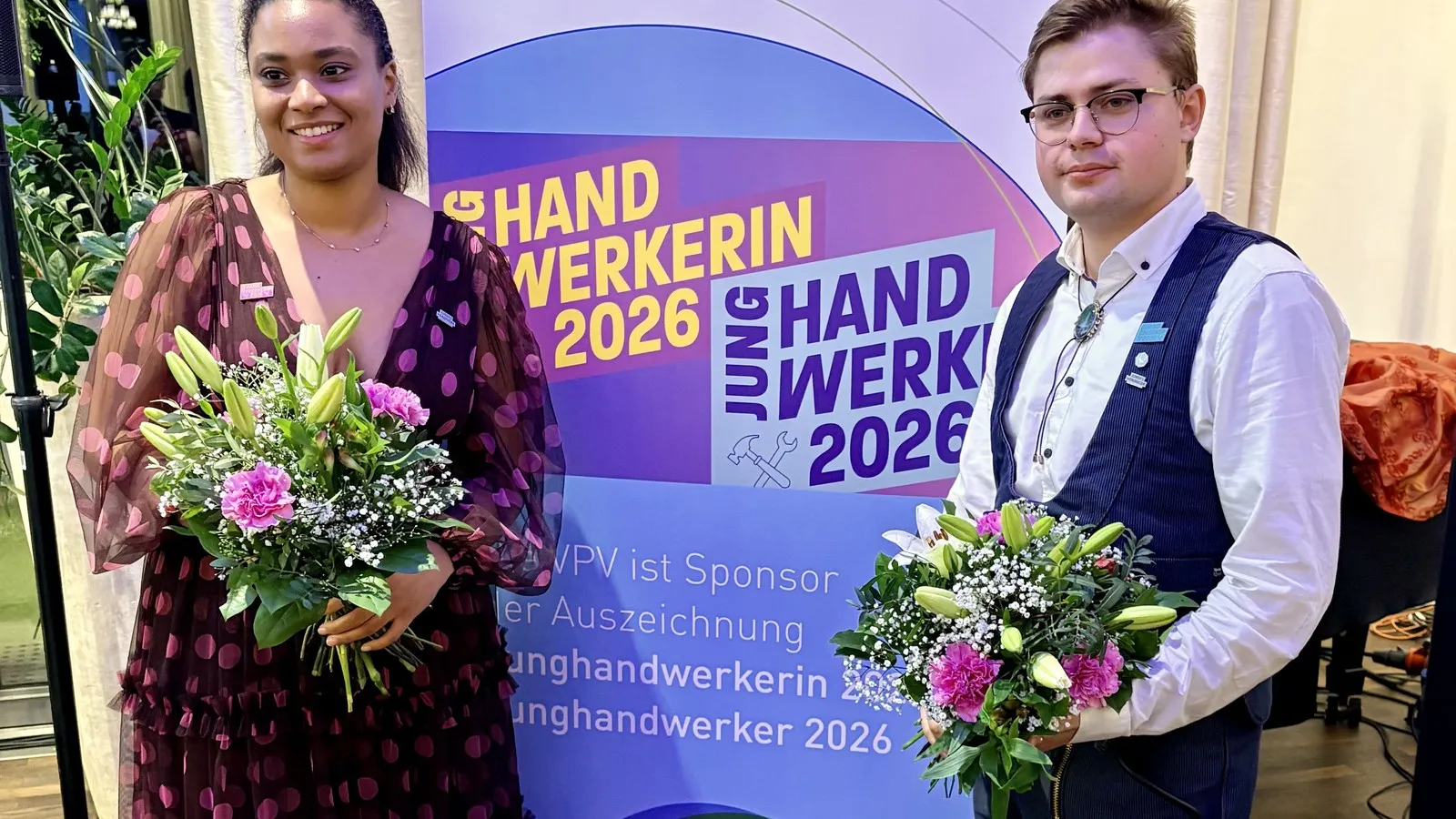 Junghandwerkerin und Junghandwerker 2026: Aminata Amoruso, Kosmetikermeisterin aus Berlin und Justus Brandt, Metallgestalter aus Neuruppin.